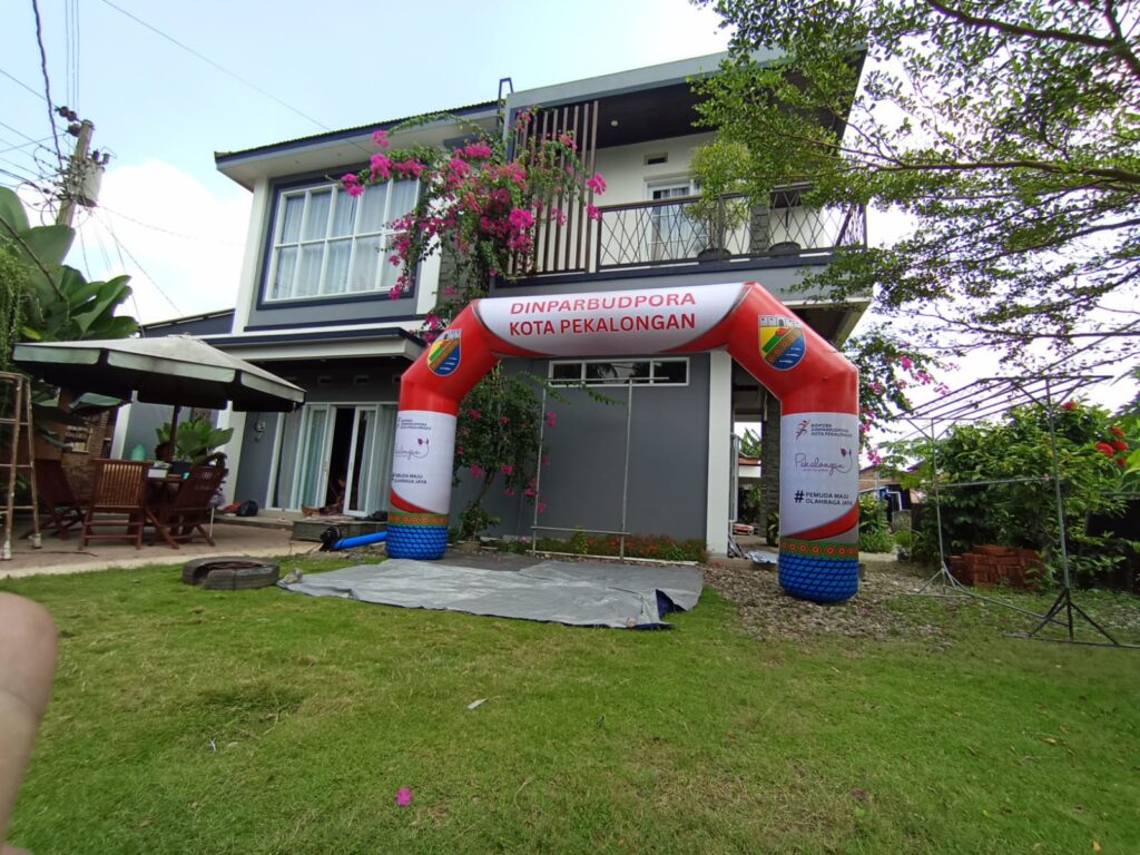 balon gate dinparbudpora kota pekalongan 1