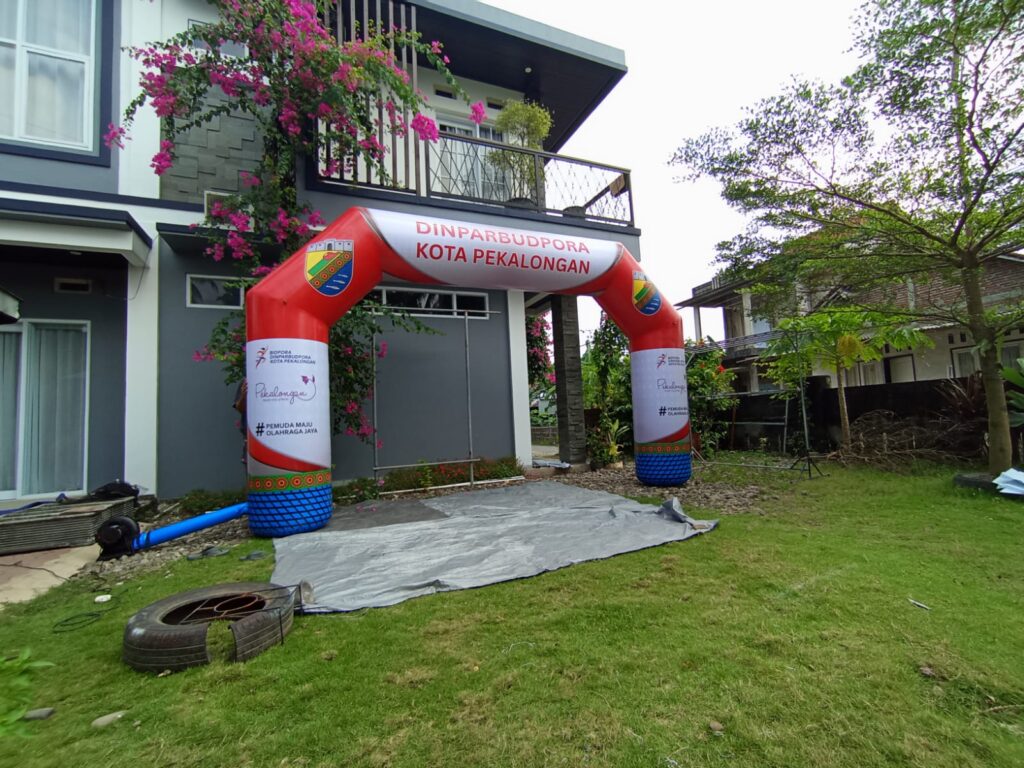balon gate dinparbudpora kota pekalongan